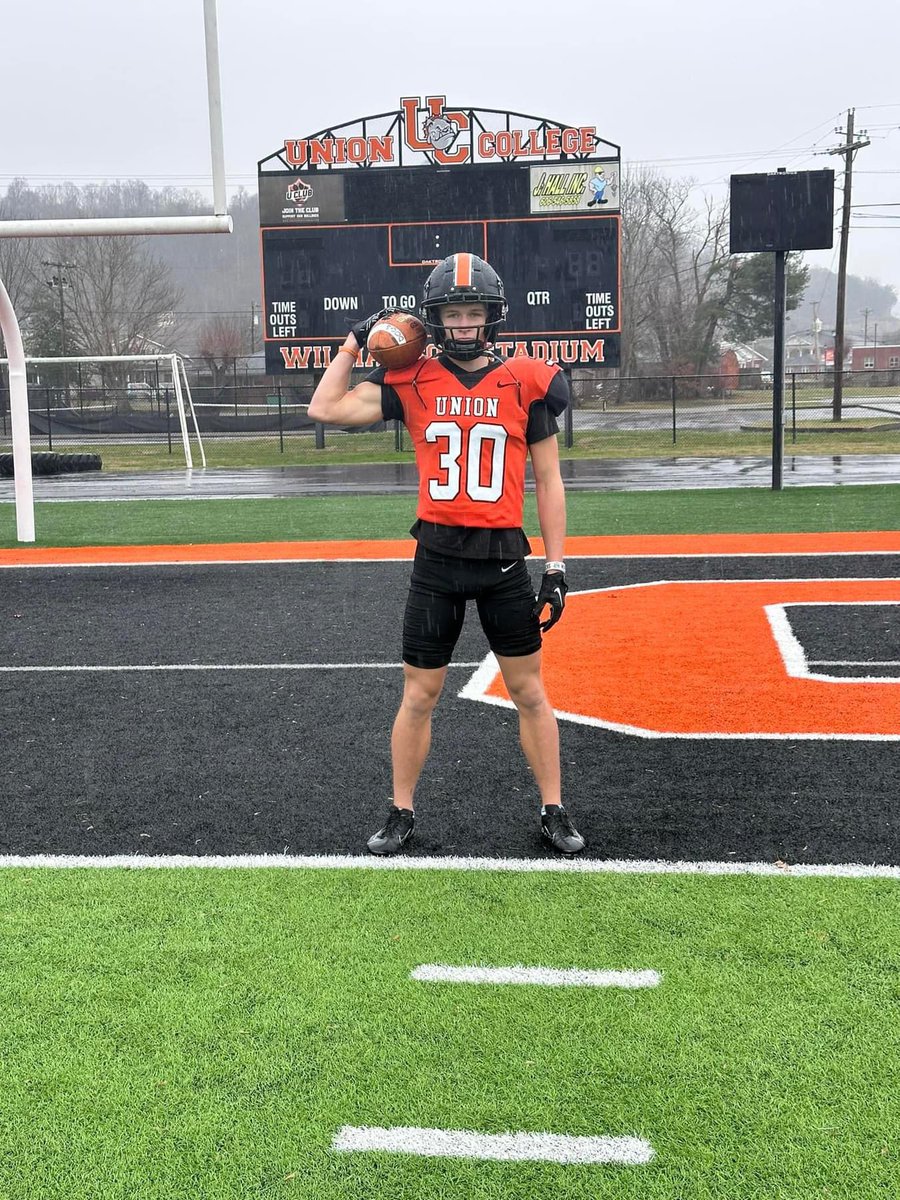 After a great 🅾️fficial visit with <a href="/UnionBulldogFB/">Union Football</a> and a great talk with <a href="/CoachDonahue64/">James B. Donahue</a> I am blessed to receive an offer from Union college <a href="/CoachLuttrell49/">John Luttrell</a> <a href="/CoachKi33UC/">Jeremiah Mckibben</a> <a href="/stanbedwell/">Stan Bedwell</a> <a href="/CSmithScout/">Chris Smith</a> <a href="/One11Recruiting/">One11 Recruiting</a>