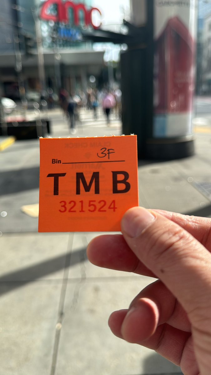 My luggage tag is also a decent predictive biomarker for immunotherapy response #TMB #precisiononcology  #nerd .  Checked out and ready for rapid oral abstracts!  #GU24