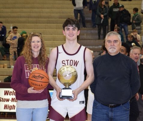 Celebrating <a href="/ReeceRaySmith/">Reece Raymond-Smith</a>’s  1000 pts:
1) 1000-point members Matt Beech &amp; Jake Steuer
2) Coaches
3) Current &amp; former teammates
4) Mom &amp; Dad

Congrats Reece! We’re all proud of you!
#Family
#Legacy