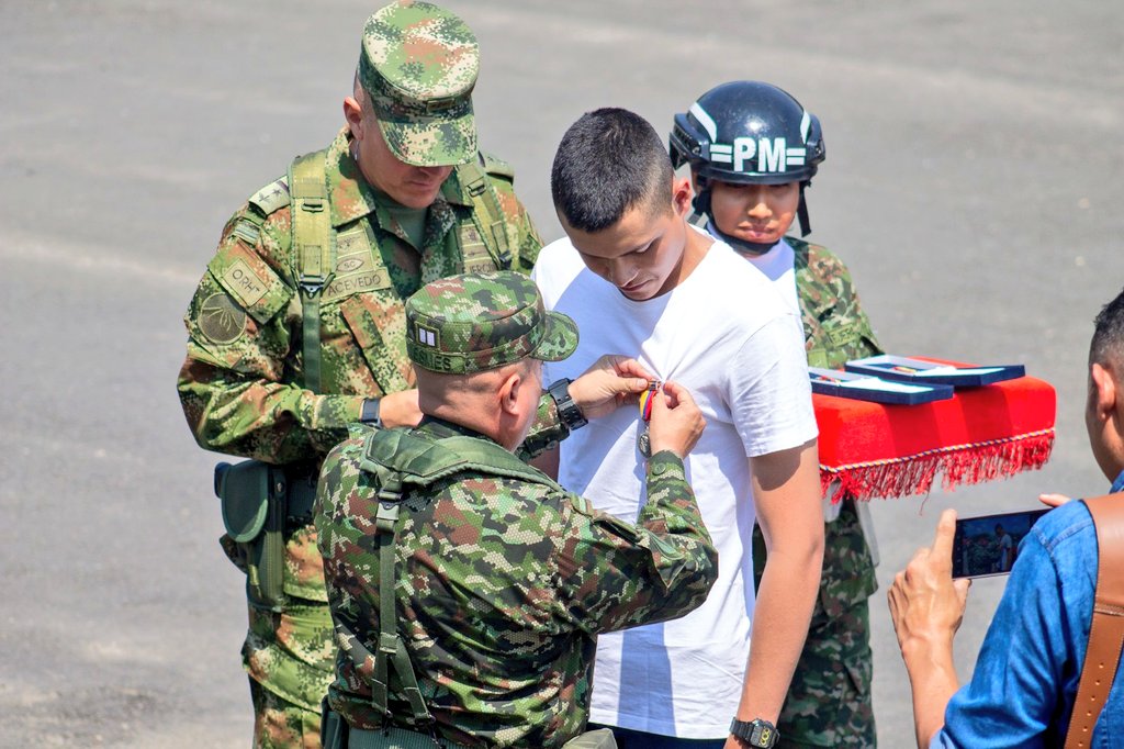 Ejercito_Div5's tweet photo. #Hoy en la Plaza de Armas de la #SextaBrigada, se realizó al ceremonia de licenciamiento de 47 mujeres que prestaron su servicio militar voluntario y 21 hombres que prestan su servicio militar en el Batallón ASPC de la #SextaBrigada, a ellos gracias.

#IncorpórateAlEjército https://t.co/wfbyUApiAx