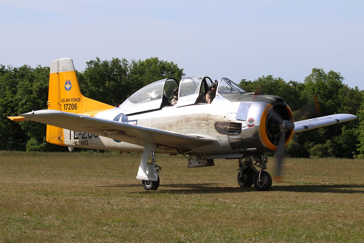 aerowebfrnet's tweet photo. North American T-28 / N14113 / Cerny - La Ferté-Alais. Il faut savoir que cet appareil avait subi des dégâts en juin 2022. En janvier 2024, nous l'avons vu et il semblait être en pleine restauration.
Photo 2022 : https://t.co/Je6mS5huFZ
Photo 2024 : https://t.co/zJ4GsURwsn https://t.co/xxYtsfhqzh