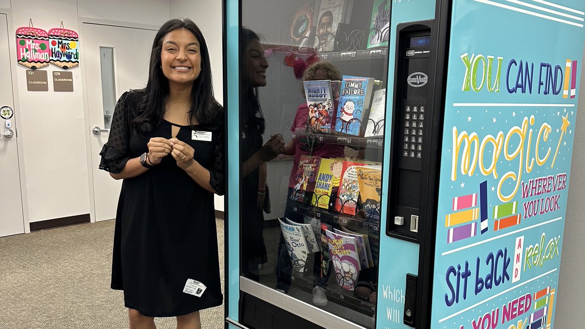 It’s Fun Friday, Gator style! Thank you Principal  Archer for having me on such a special day! It was a wonderful way to end the week at Garden Elementary 🐊 <a href="/sarasotaschools/">Sarasota Schools</a>