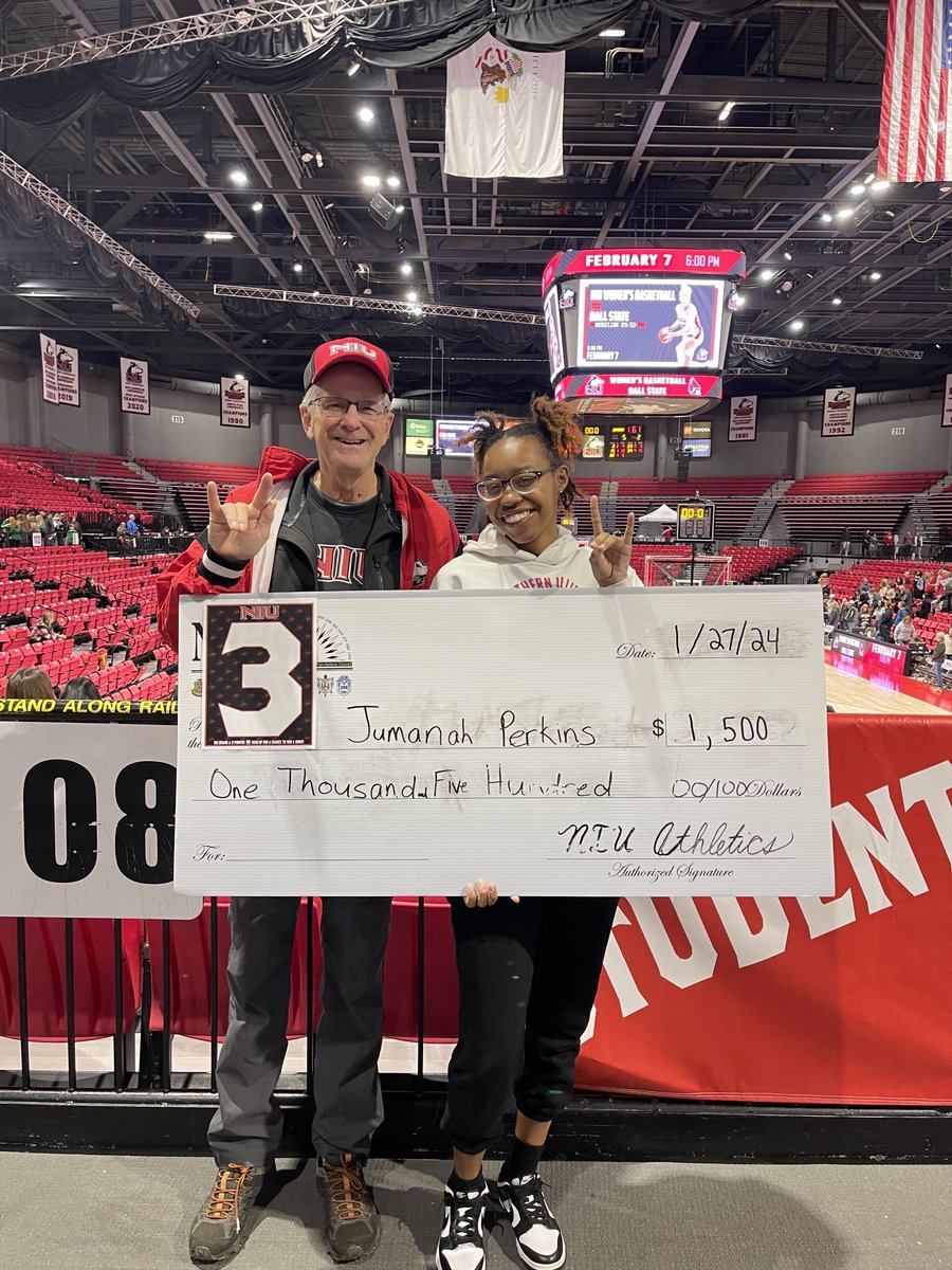 Thanks to a generous alum and his wife, ⁦⁦⁦@NIUAthletics⁩ gave away a $1,500 scholarship today as part of #ScholarshipSaturday! Congrats to our winner, freshman student Jumanah!