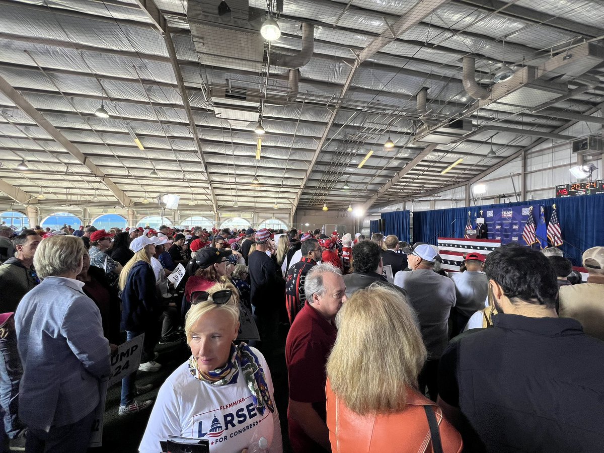 ThomasMurphy4SC's tweet photo. Wow….this place is packed with people!!!
There are still thousands coming in!

🤜🤛 Nevada! 
#Trump2024 https://t.co/iX3Wep6cYI