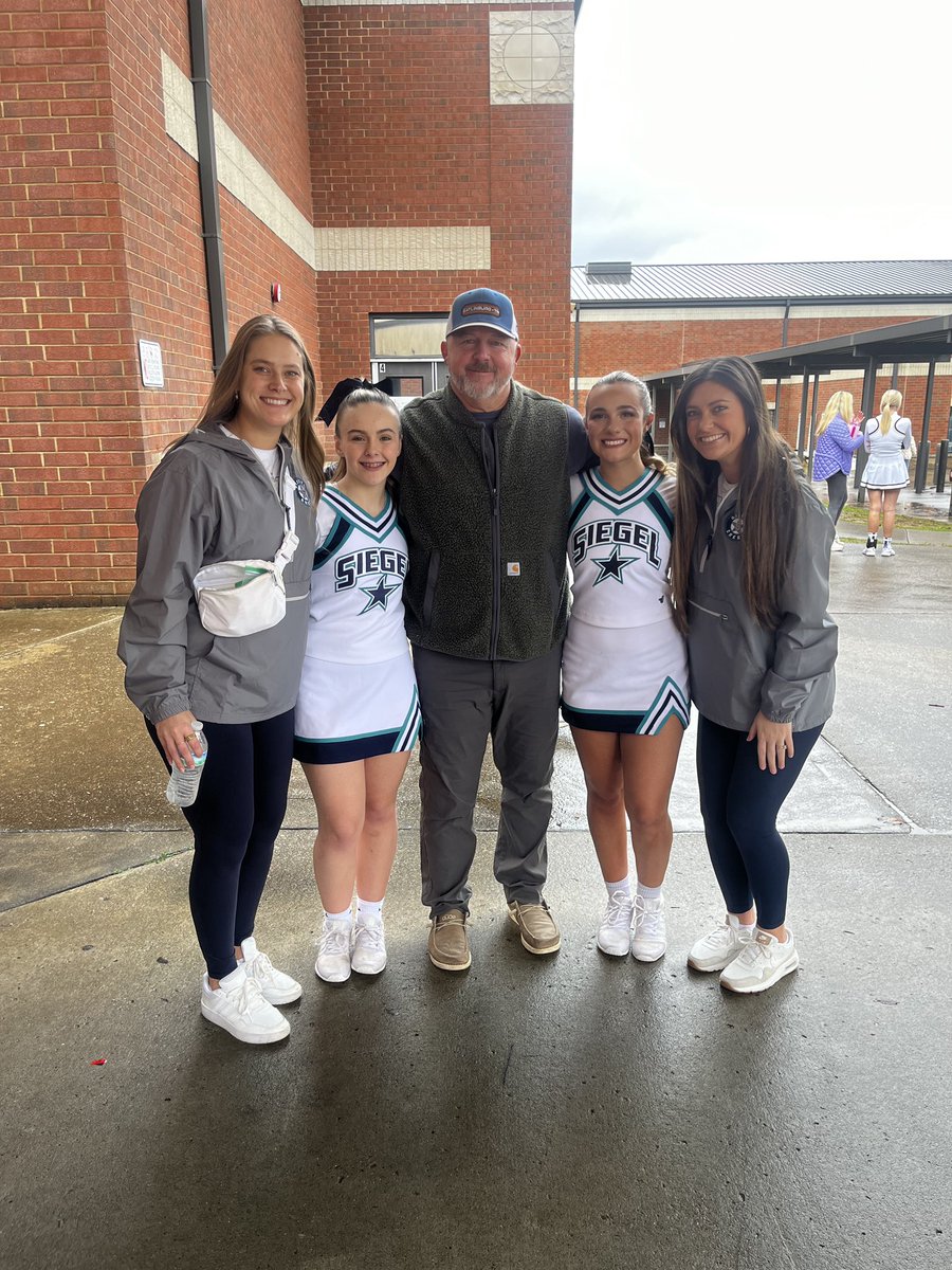 StarsFootball's tweet photo. @CoachMurf36 making the trek to support @siegelhscheer at their showcase before nationals. @SiegelAthDev @SiegelAthletics @SiegelHighStars #p2baSS #qualityman https://t.co/bt7W6Q3Esr