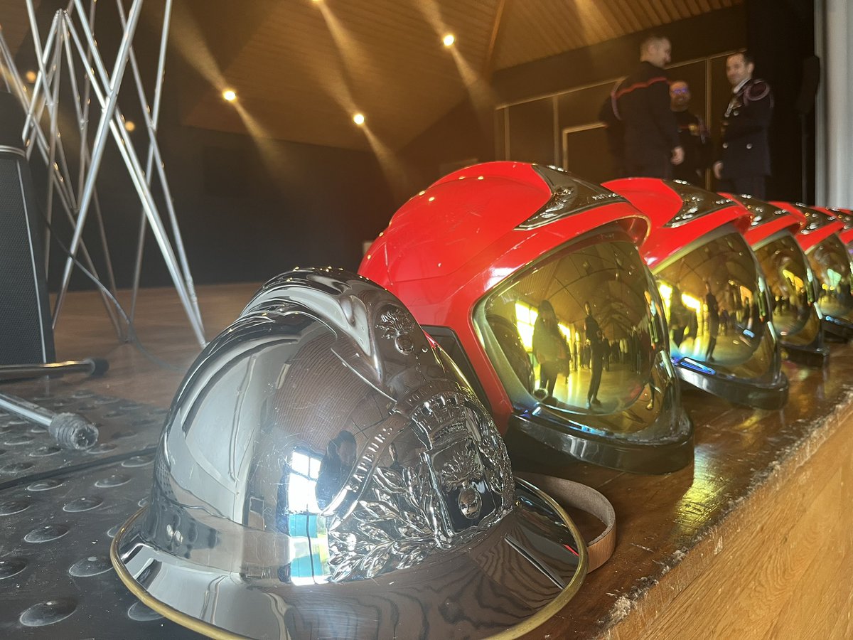 Joyeuse fête de la #SainteBarbe aux pompiers du #PoiréSurVie ! 🚒 🧑‍🚒 Hommage à leur bravoure, à leur courage et à leur dévouement constant. <a href="/SDIS85/">Sapeurs-pompiers de la Vendée</a>