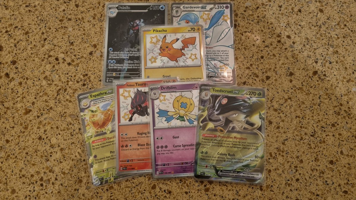 MHPokemon94's tweet photo. I know these ETBs are busted but dam that was an opening!
#PokemonTCG #PaldeanFates #Pokemon https://t.co/Zk42n8fZfO