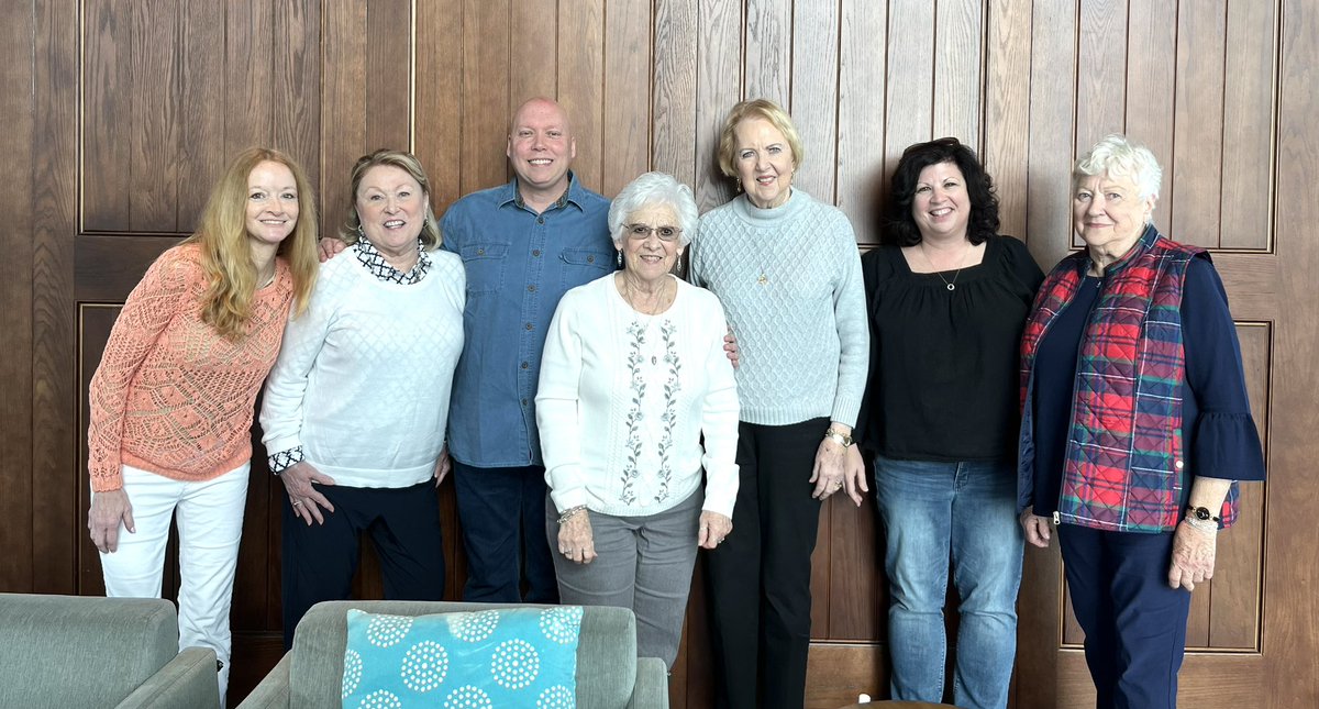 ShaneBarham1976's tweet photo. I always enjoy getting together with my former Wendell Elementary colleagues!  It’s fun reminiscing about our days at WES and catching up on each other’s lives!  Most of this group is retired and enjoying life! ❤️💙❤️@WendellFalls @WendellNC #FarmhouseCafe #Friends https://t.co/wjXo93AjTs