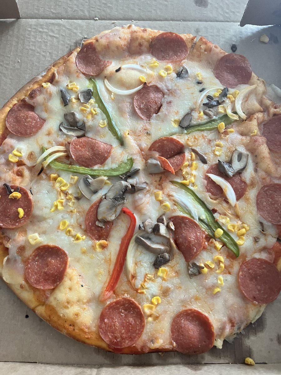 More_than_a_G's tweet photo. I ordered a supreme pizza last night. When I opened the pizza it had CORN on it which isn’t in the description &amp; I’m allergic. This pizza looks disgusting. I contacted  @UberEats and they told me there was nothing they could do. WHAT A SCAM. Waste of $40. @Uber should be ashamed https://t.co/AbNV005juv