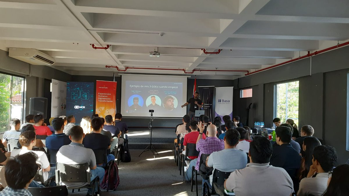 flutter_py's tweet image. 🛤️ ¡Embárcate en el roadmap de Carlitos Vargas en la #FlutterConfPY2024! 💼💡
Uno de los primeros pasos: seguir a creadores de contenido que sean guías y referentes. 🚀🌐
Descubre cómo esta estrategia puede iluminar tu camino en el viaje hacia la maestría en Flutter. 💻🌟
