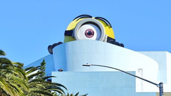 americanamemes's tweet photo. Me driving on the 101 passing Universal Studios: https://t.co/MtgrQ2Q6ss
