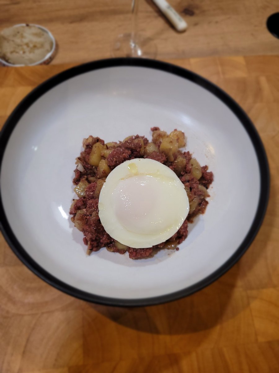 Corned beef hash a la Delia. One of my fave winter dishes❤️ #deliaonline#cornedbeefhash#winterwarmers#poachedegg#leshirondellesgites#booksummer2024#nobookingfees#inflationbuster