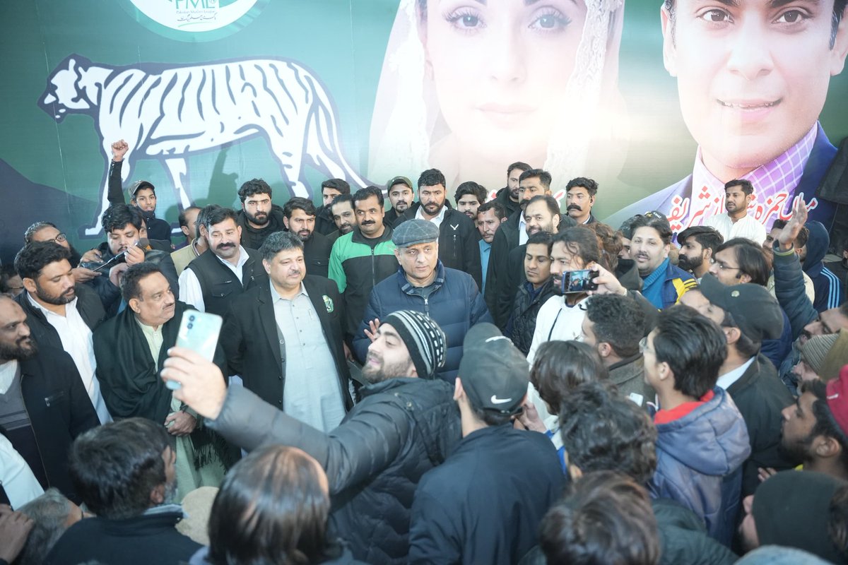 ShoaibSiddiqui_'s tweet photo. عوامی لیڈر عبدالعلیم خان 🦅

صوبائی اسمبلی کے امیدوار عبدالعلیم خان کے ہمراہ رات گئے پی پی 149 کے مرکزی دفتر آمد اور کارکنان سے ملاقات
اس موقعے پر کارکنان کا جوش و جزبہ قابلِ ستائش تھا
#voteforeagle #Elections2024 #istehkamepakistanParty #AbdulAleemKhan #pp149 https://t.co/hgn3oOtcsT