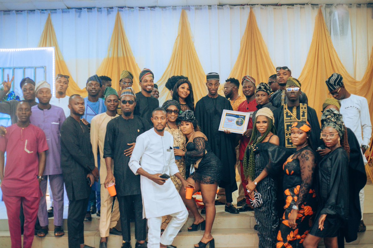 jamesphotogra__'s tweet photo. Congratulations 🍾🎈🎉🎊 

#owanbefete
#classquintessai
#redcamera
#classinvicta https://t.co/GgioE3DoPG