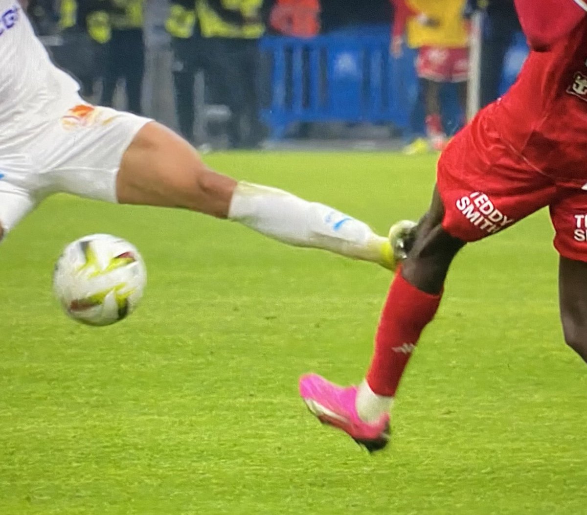 M3hd1M's tweet photo. 3 matchs de suspension ferme
vs
1 carton jaune

#OMASM #OM #ASM #FCNANTES https://t.co/TXXrLxHTqc