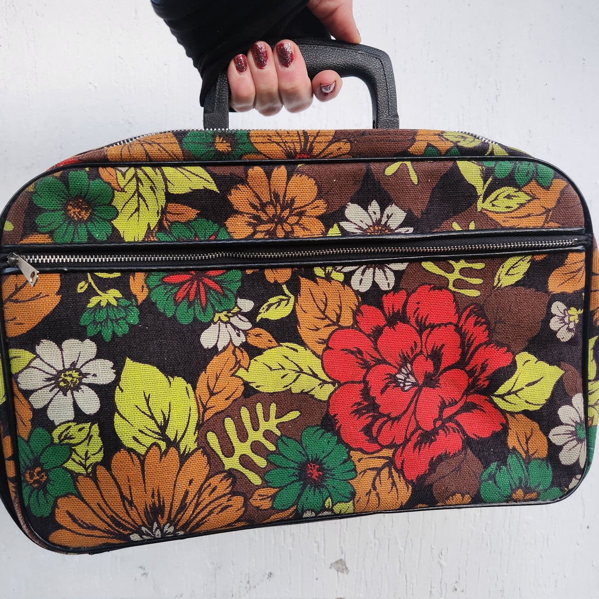 Add some sunshine to your life with this retro flower power canvas carryon suitcase - it takes you on a trip back in time! #70sstyle #etsyvintage #vintage #timetravel #60sstyle #flowers #getaway #treatyourself #boutique #vintageshop