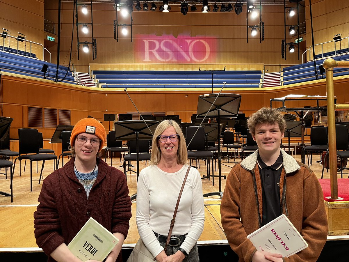 Neil Young tweet media