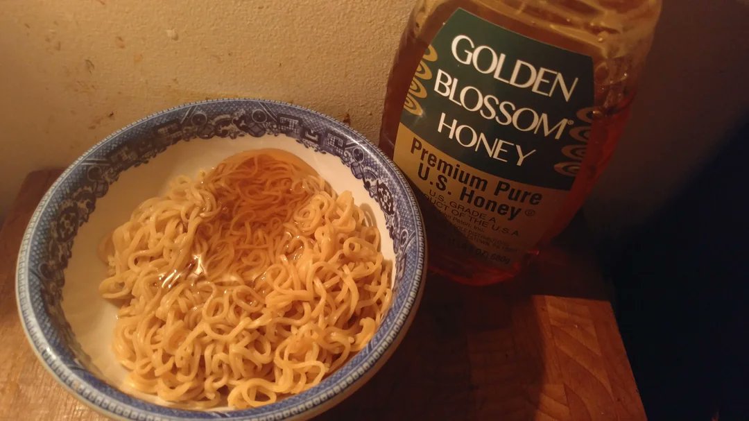 eatinerni's tweet image. honey on ramen noodles
#isthisathing