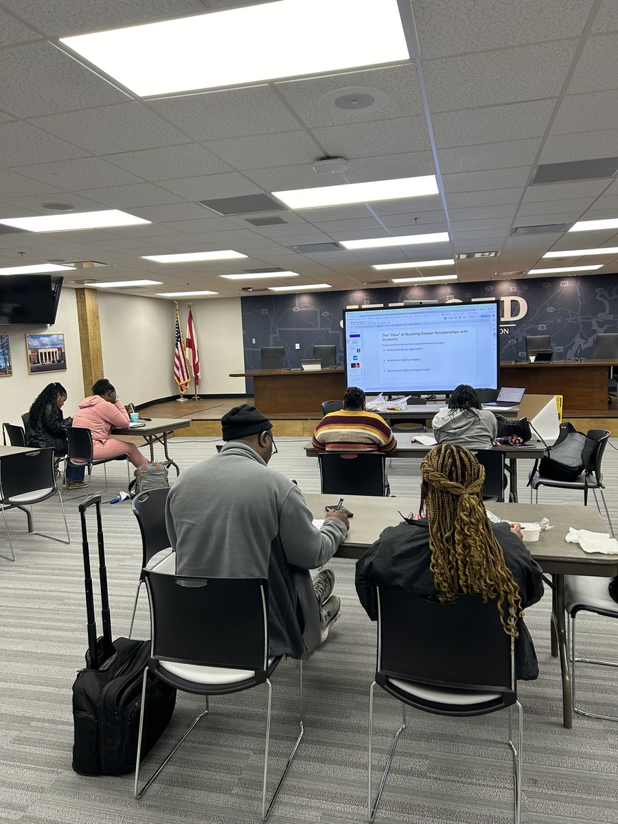 LeslieCRichard2's tweet image. Saturday Support for our @JEFCOED non traditional pathway teachers—they were such a pleasure! #LearningtoTeach #ServantLeaders @angelajw97 @JessicaSilas17 @TErbrick