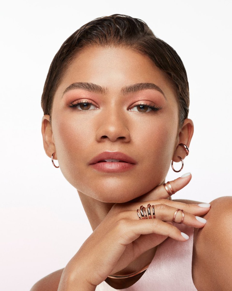 postszendaya's tweet image. the face card of all face cards