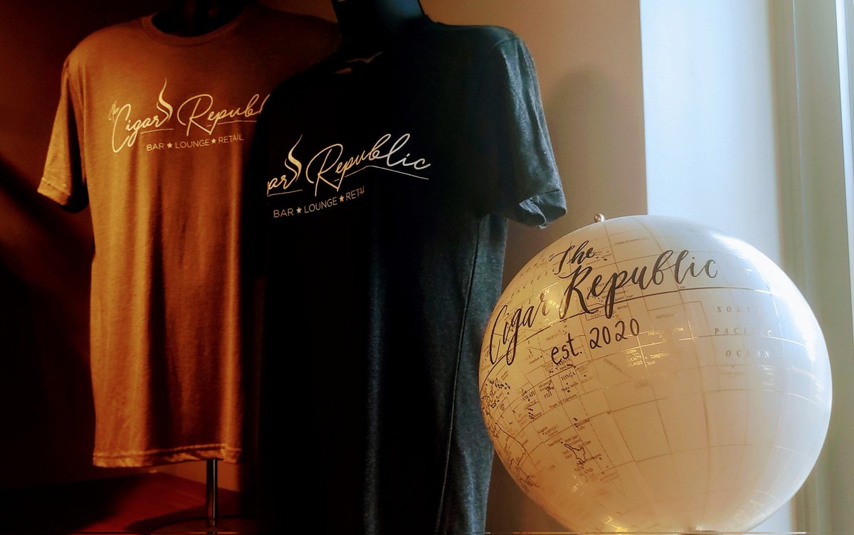 guidancekevin's tweet image. Gorgeous Cigar Bar to prep for The Genesis Show.  Some Red Meat Lovers, Macanudo Orange, and a great flight, predominantly small batch bourbon.  A must stop for my cigar loving friends.