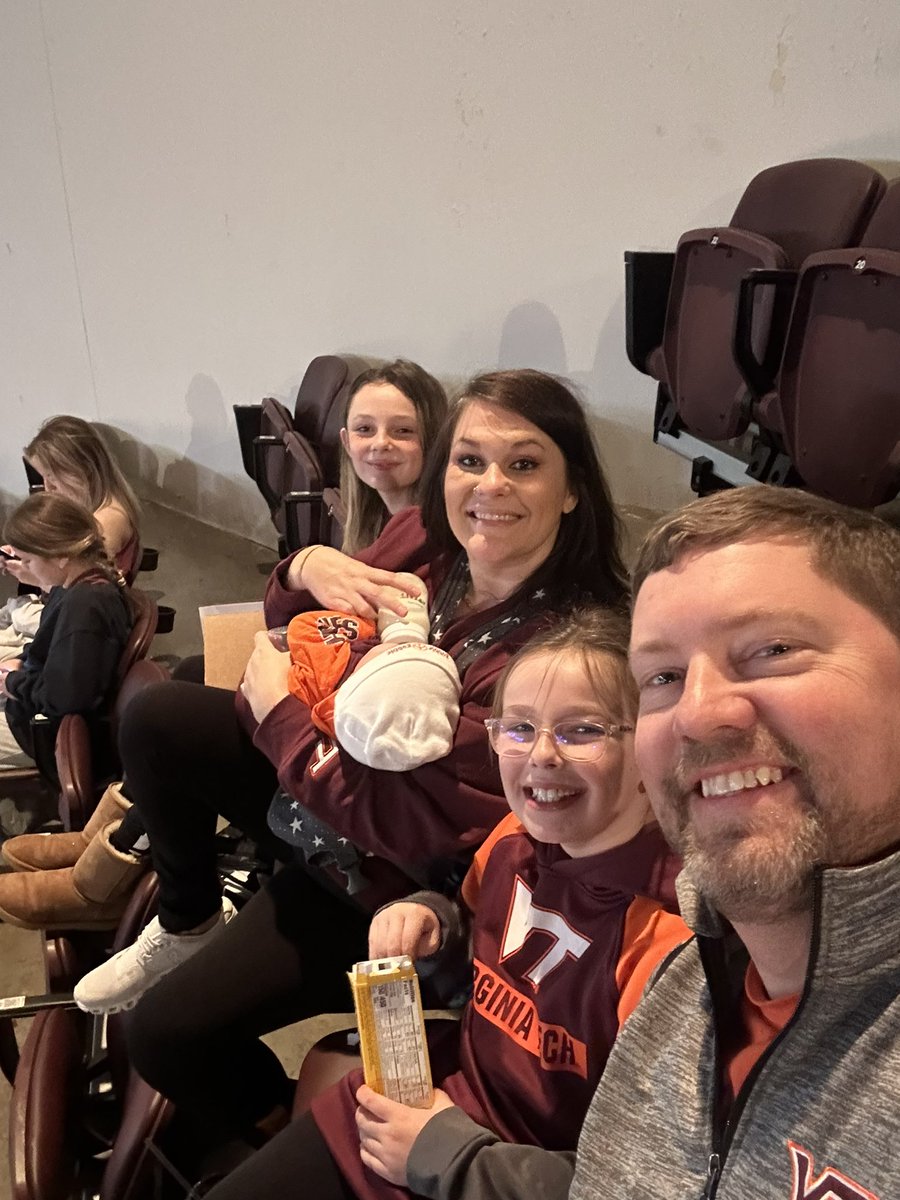 CoachRobGW's tweet image. Mitt first VT basketball game, just hanging with the family! #gomitt #gous #gohokies