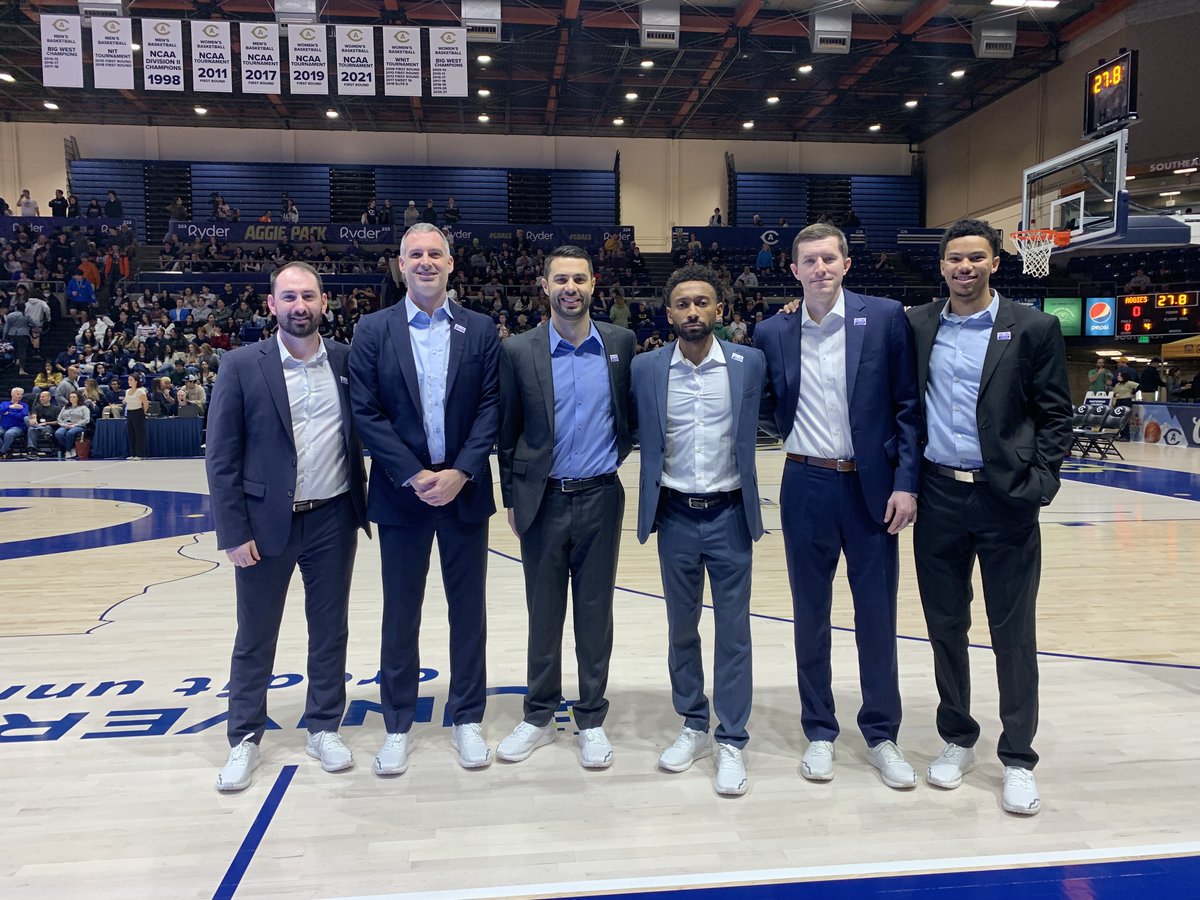 Today we're wearing #SuitsandSneakers as part of  Coaches vs. Cancer week in partnership with <a href="/NABC1927/">NABC</a> and <a href="/AmericanCancer/">American Cancer Society</a> 

#GoTritons