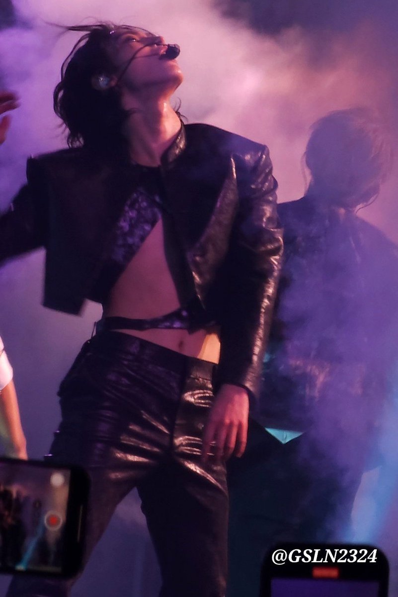 thinkingabtpsh's tweet photo. this seonghwa is for the history books https://t.co/hWyStYI2Tf