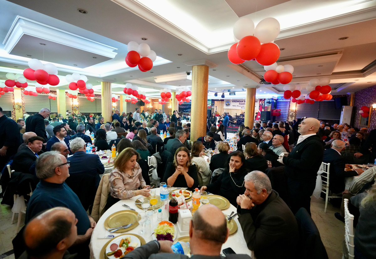 Erzincan Tanyeri Nahiyesi Kültür Dayanışma ve Yardımlaşma Derneği’nin düzenlediği geleneksel geceye katılarak Erzincanlı komşularımızla bir araya geldik. Erzincan Tanyeri Nahiyesi Kültür Dayanışma ve Yardımlaşma Derneğİ Başkanı Vedat Bal ve yönetimine çalışmalarında başarılar…