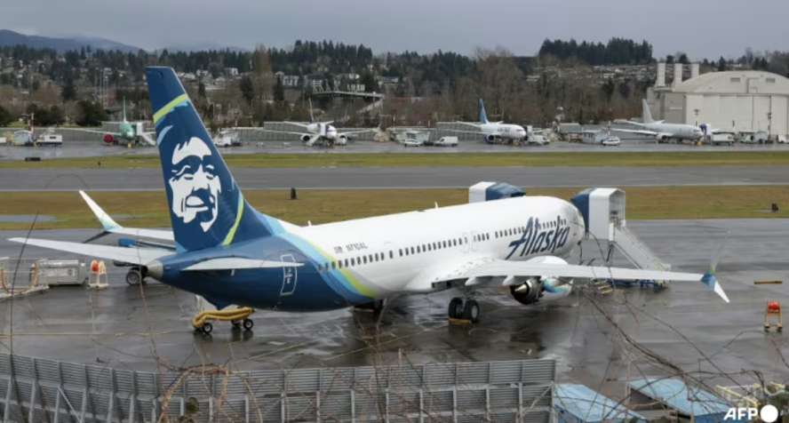 InfoblazeGlobal's tweet photo. Boeing executive apologises over #MAX 9 problem, promises fixes

#Aviation #Boeing 
https://t.co/7dGNTUWKEp
Via https://t.co/K7XlMYnGgh https://t.co/fNikB2FjYX