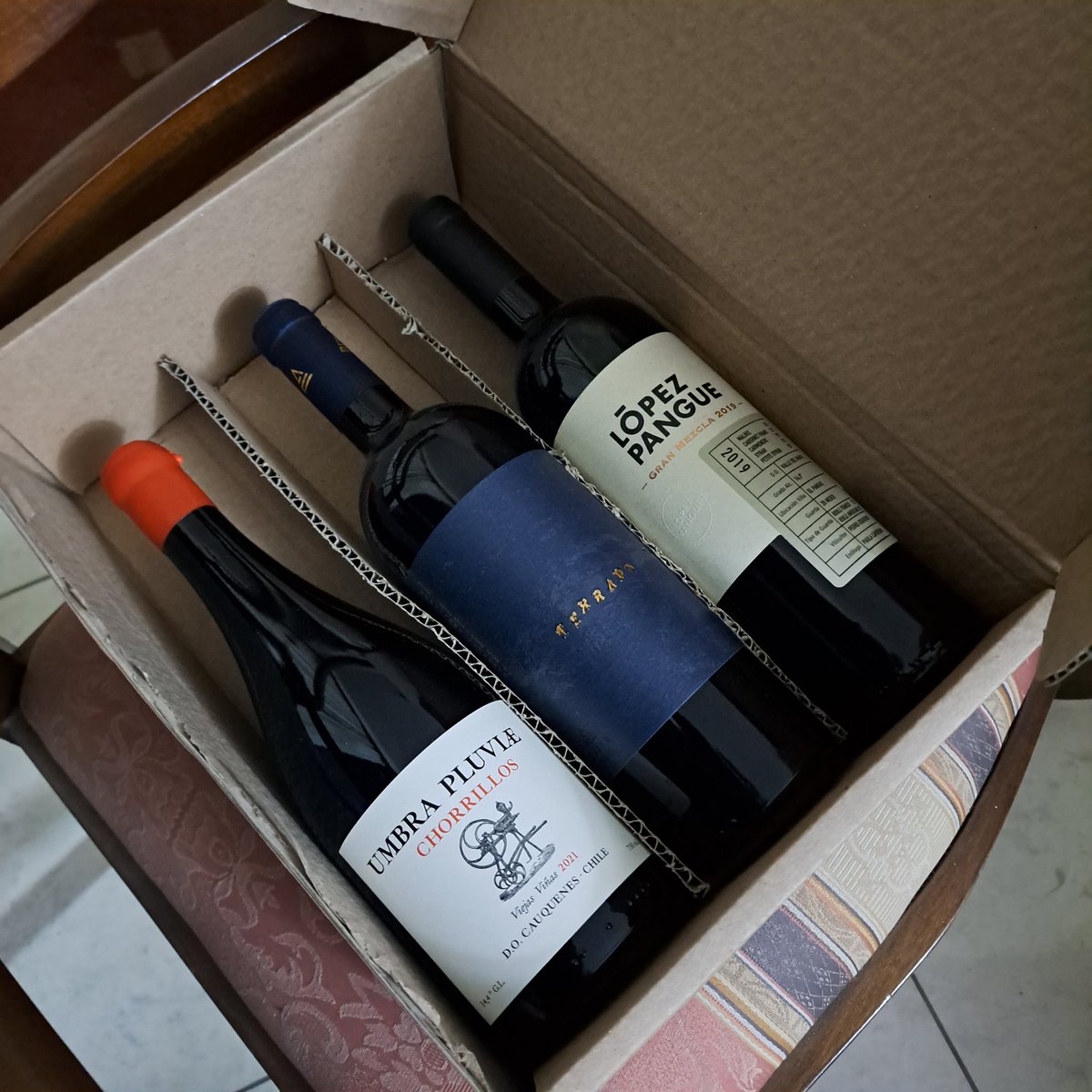 <a href="/MemuChica/">Doña Señora Memu</a> <a href="/EudoraVinos/">EudoraVinos / Comparte lo Bueno</a> Me llegaron mis vinos, ME LLEGARON MIS VINOS.
Por fin podré subir una fotografía con vinos nuevos y no tener que usar la misma foto como 10 veces.
( no daré nombres ...)