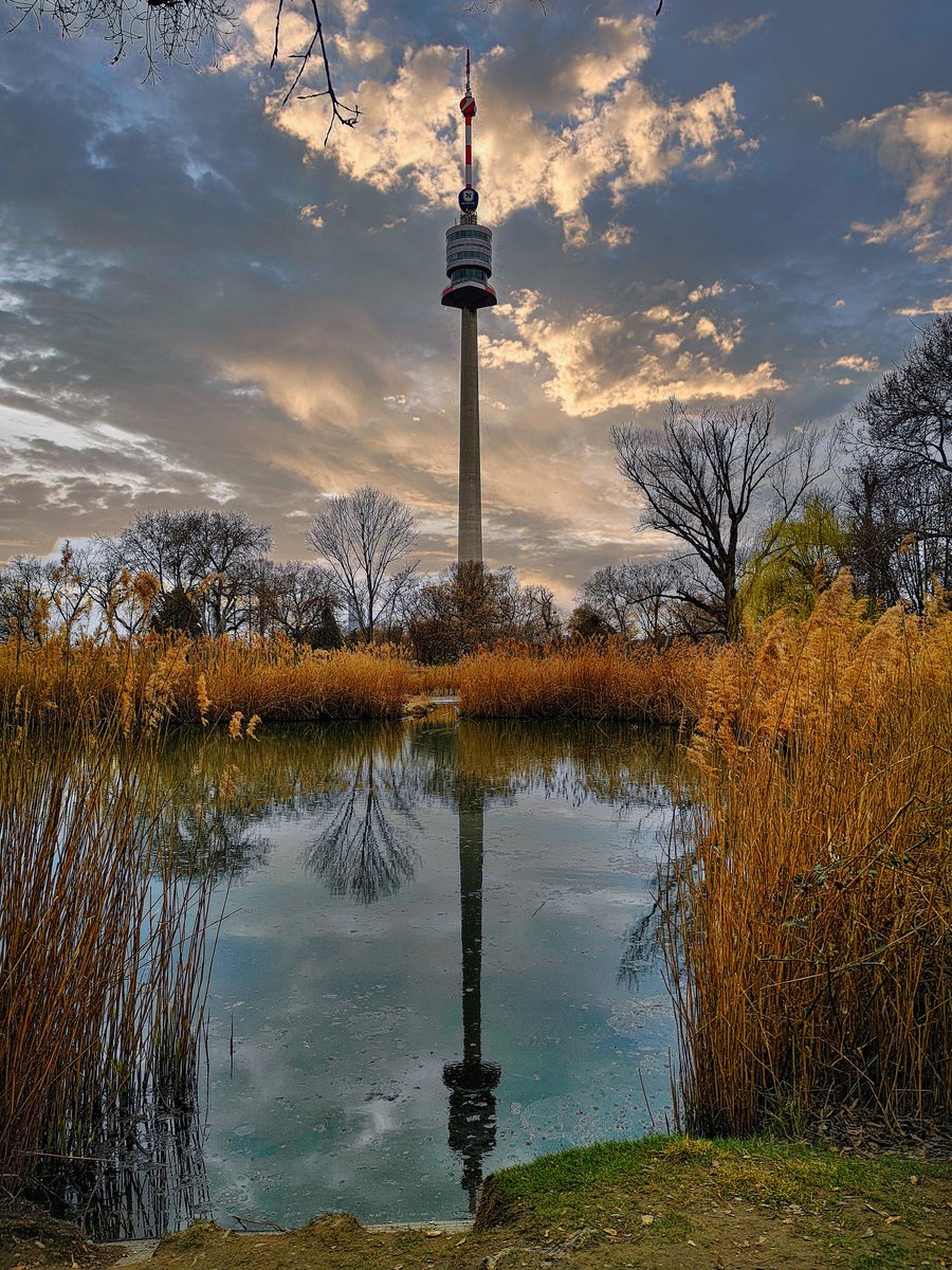 DJairportdisco's tweet photo. Vienna, Donauturm
#vienna #austria #donauturm #danubetower #danubepark #donaupark #likeamirror #myphotography #photooftheday #luminarai #photoedit #visitaustria #visitvienna https://t.co/LBXTVtlVFl