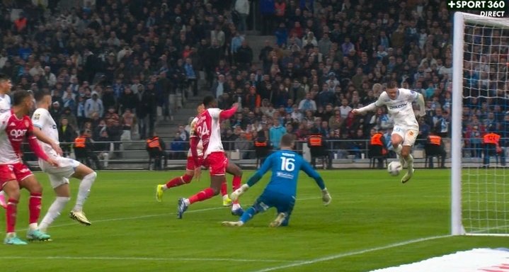 onalvo__'s tweet image. Vitinha pitié quitte ce club tu me fais faire des cauchemars... #OMASM #TeamOM