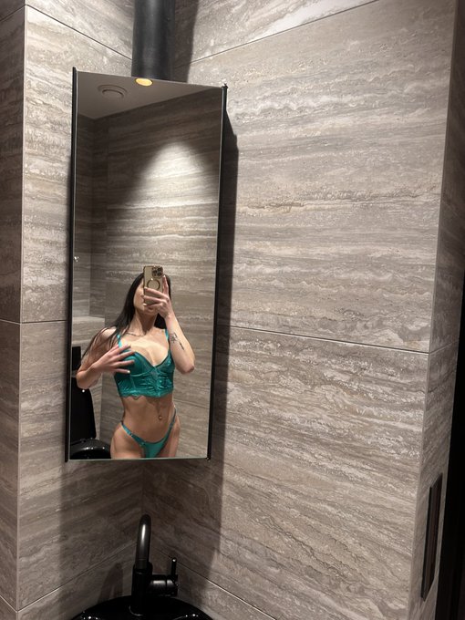 Hi💗 https://t.co/VUGLQhtZLY