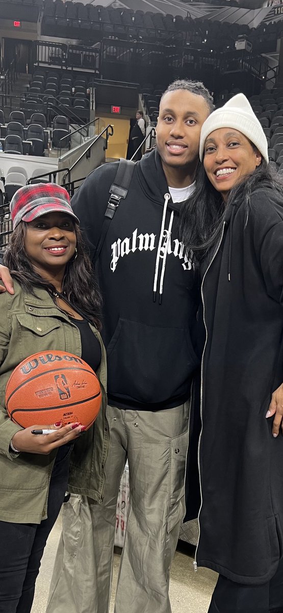 lakecia (@28lmw) on Twitter photo Great time watching a couple of the Portland Trail Blazers games this week and having the opportunity to hang out with Grant, Simmons, and Walker. Great young men!! <a href="/Donnothe1/">Donaven Johnson ™️</a> Great time watching a couple of the Portland Trail Blazers games this week and having the opportunity to hang out with Grant, Simmons, and Walker. Great young men!! <a href="/Donnothe1/">Donaven Johnson ™️</a>