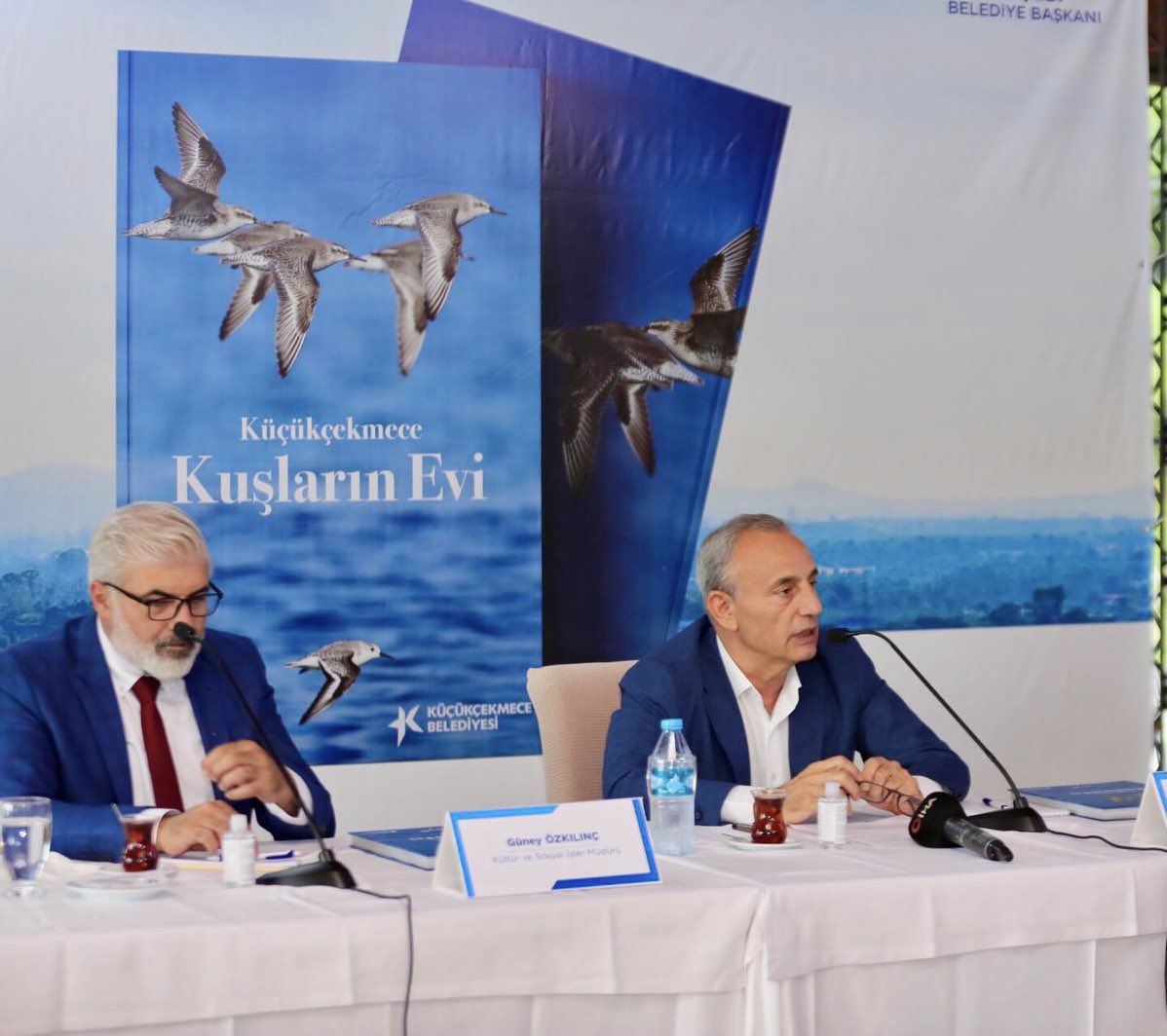 Bilgi ve deneyimiyle henüz ilk döneminde Küçükçekmece’de önemli işlere imza atan, bizlere yol gösteren, projelerimizin gerçekleşmesinde önümüzü açan değerli başkanımız Kemal Çebi yeniden belediye başkan adayımız… Yolunuz açık olsun…