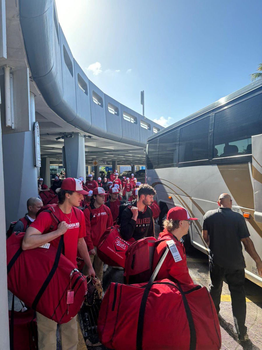 recreaydeportes's tweet photo. ¡Bienvenidos a Puerto Rico, Canadá! 🇨🇦 

Iniciamos con emoción la llegada de los equipos participantes del #DIBAT2024. 

¡Preparémonos para una semana llena de béisbol y talento internacional! ⚾🌎 #DIBAT #BéisbolInternacional https://t.co/B3cTBZzoAj