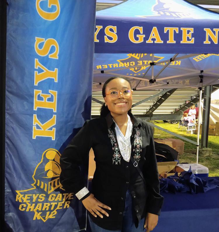 SchoolKeys's tweet photo. Let’s cheer loud for our very own Gabrielle Beckles, Class of 2024, who sang The Star-Spangled Banner @HomesteadRodeo opening night last night! ⭐️ 🇺🇸Amazing performance Gabrielle! 🎤 💛Your Knights family is proud of you! 💙🇺🇸 #KeysGateNation @CSUSAhq @CSUSAJonHage https://t.co/1x0bpuuGzz