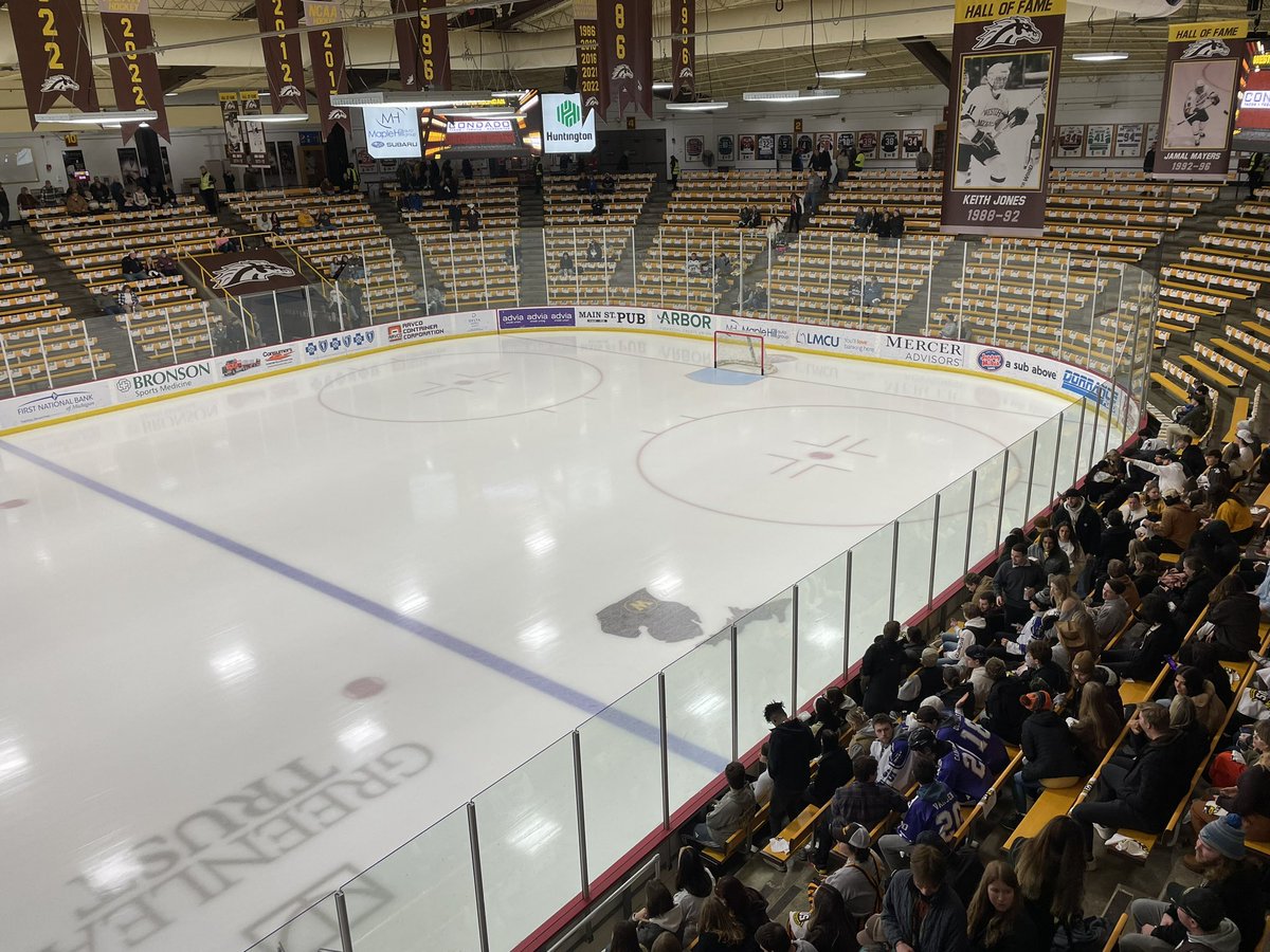 eddie_rosenthal's tweet photo. Lawson Arena has these commemorative 50th season towels on every seat tonight! Will be scenes here tonight for another great NCHC matchup.
#GoCos #BroncosReign https://t.co/EdzNHma1ab