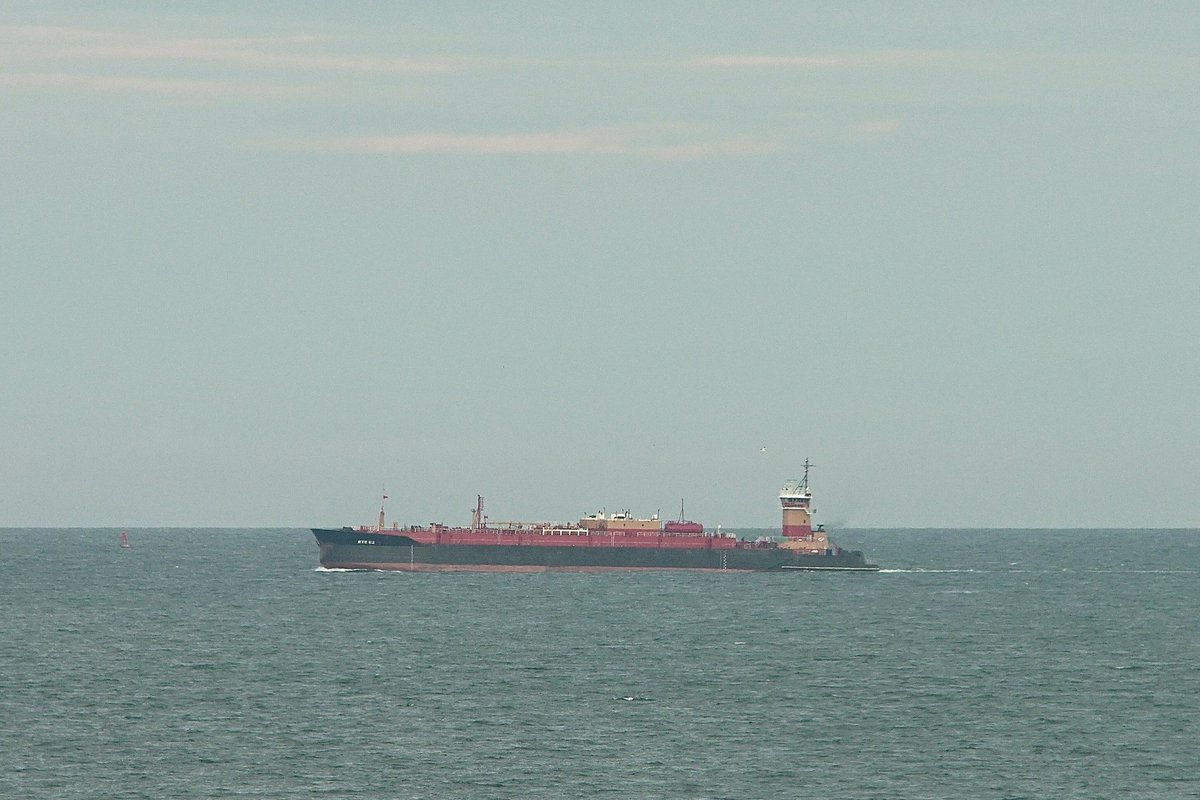 johnmorgan726's tweet photo. The #PusherTug #CurtisReinauer πΊπΈ IMO:9653240 with #TankBarge #RTC12 (1205655) en route to Norfolk, Virginia. #ShipsInPics https://t.co/sIgUaODUmj