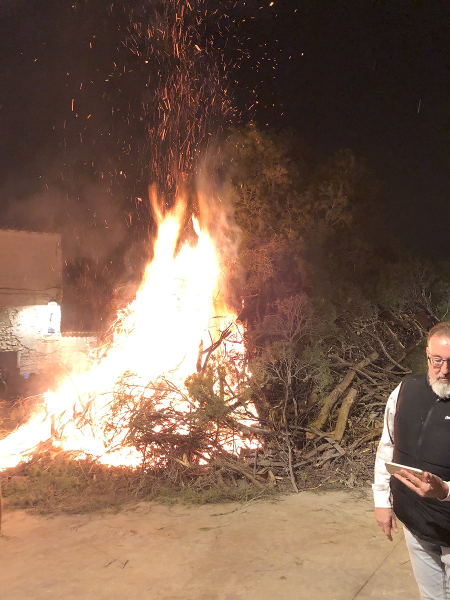 Hoguera de San Valero en #Castelnou #Teruel