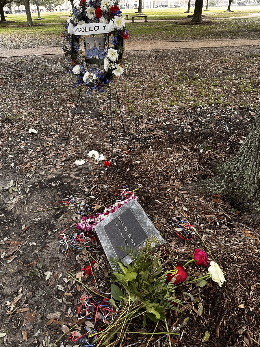 Explorer_Flight's tweet image. Took the Shelton roses from MCC to Astro memorial tree grove. Hazard analysis, quality control, test safety, emergency response. The little things are big things. #keepExploring