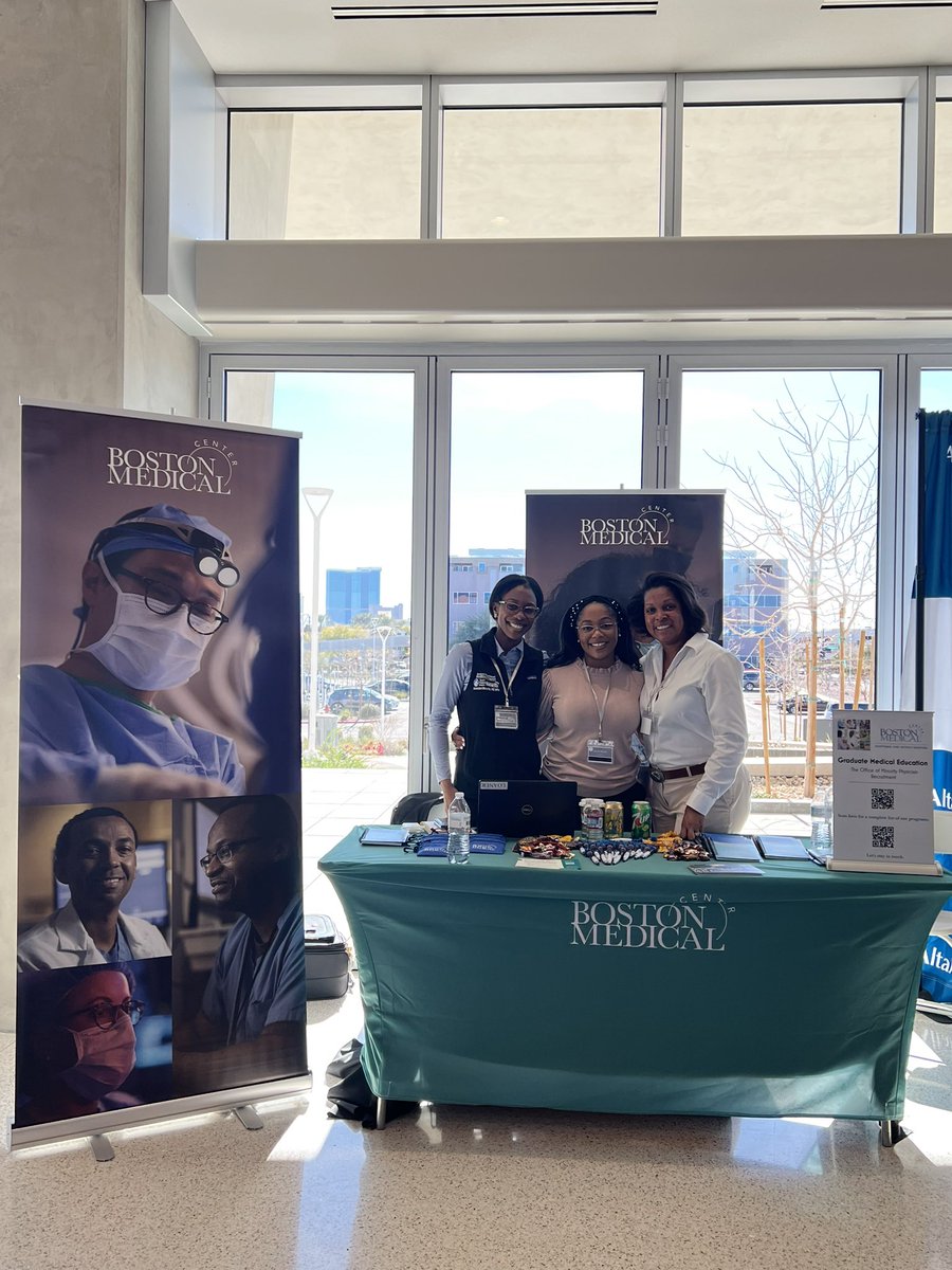 AmundamsAnatomy's tweet photo. One of the many reasons I love @SNMA . Meeting some wonderful aspiring pre-medical/medical students and connecting with homies I’ve met along the way training. 🤩💜 #RMEC #Region1 @jociemarie_med @PrestonIgweMD https://t.co/jx3OCFe3Vn