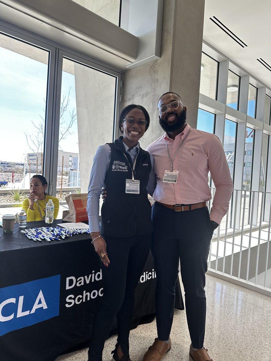 AmundamsAnatomy's tweet photo. One of the many reasons I love @SNMA . Meeting some wonderful aspiring pre-medical/medical students and connecting with homies I’ve met along the way training. 🤩💜 #RMEC #Region1 @jociemarie_med @PrestonIgweMD https://t.co/jx3OCFe3Vn