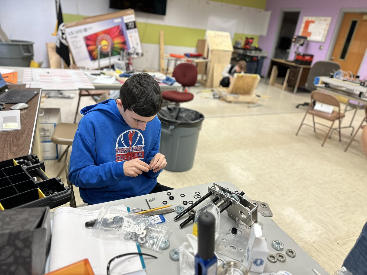 DarkSideRobots's tweet image. Crossing over from design to manufacturing!