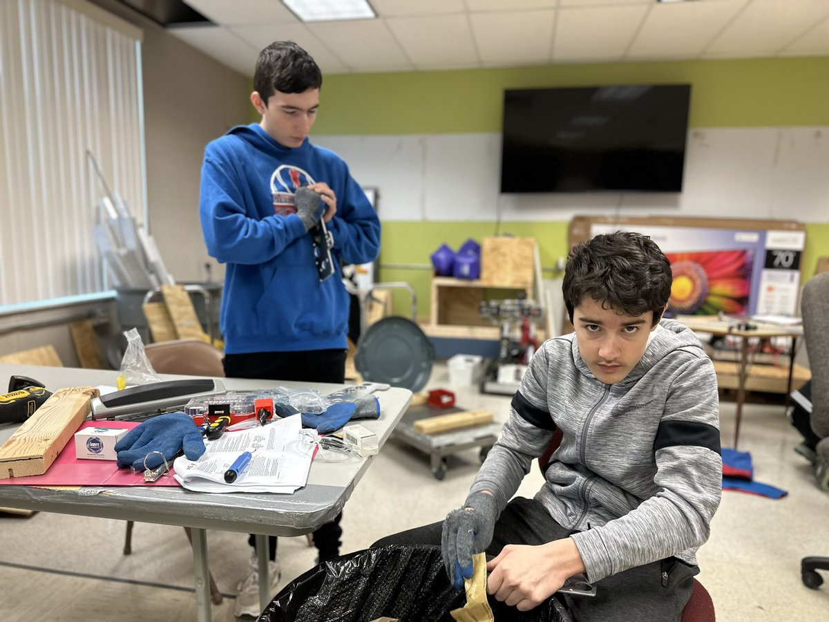 DarkSideRobots's tweet image. Crossing over from design to manufacturing!