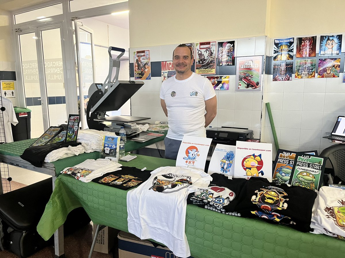 Primera feria retro para nuestras espaldas y no la última seguro. Experiencia buenísima y bellísimas personas !! Gracias <a href="/vidaextraretro/">VidaExtraRetro🕹️</a> <a href="/AytoJumilla/">Ayuntamiento Jumilla</a> por la invitación !!