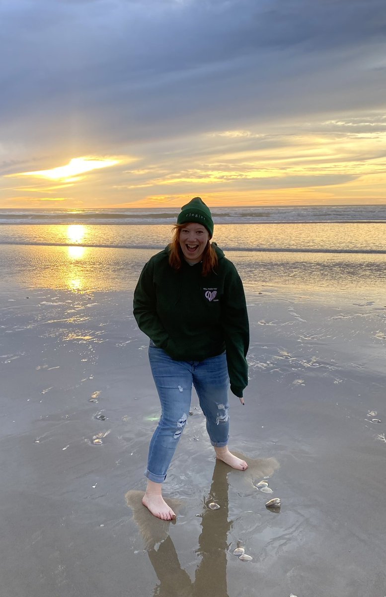 Is there anything more #ologite related than me in my new @Ologies merch pointing to a full Pismo Beach clam?? #ologiesmerch