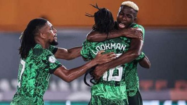 PIKINOFGODltd's tweet photo. Ademola Lookman’s brace helped Nigeria through to the Africa Cup of Nations (AFCON) quarter-final as the Super Eagles remain unbeaten against Cameroon in five successive competitive matches following a 2-0 victory. 

#TotalEnergiesAFCON2023 https://t.co/IvdI8fzO80
