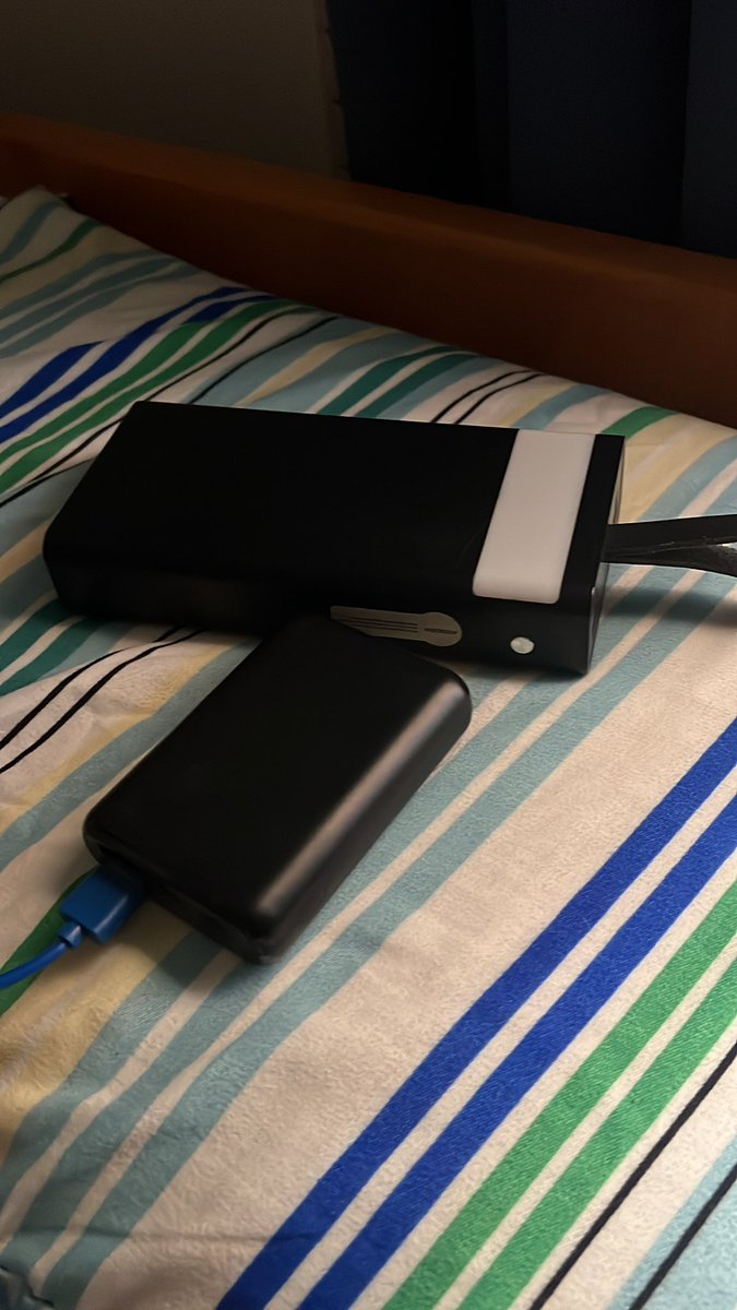 Lucasta_1's tweet image. PTMR ENCONTRÉ MI OTRA BATERÍA PORTÁTIL 😭😭😭😭